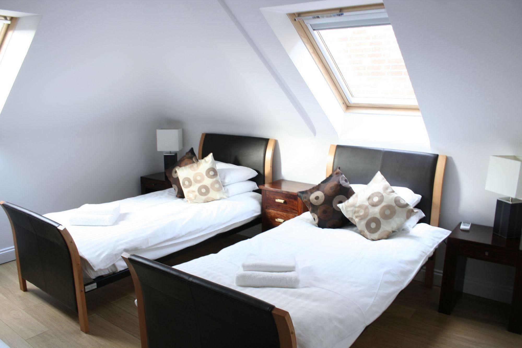 ลีไซด์ โฮเทล Hotel ลูตัน ภายนอก รูปภาพ