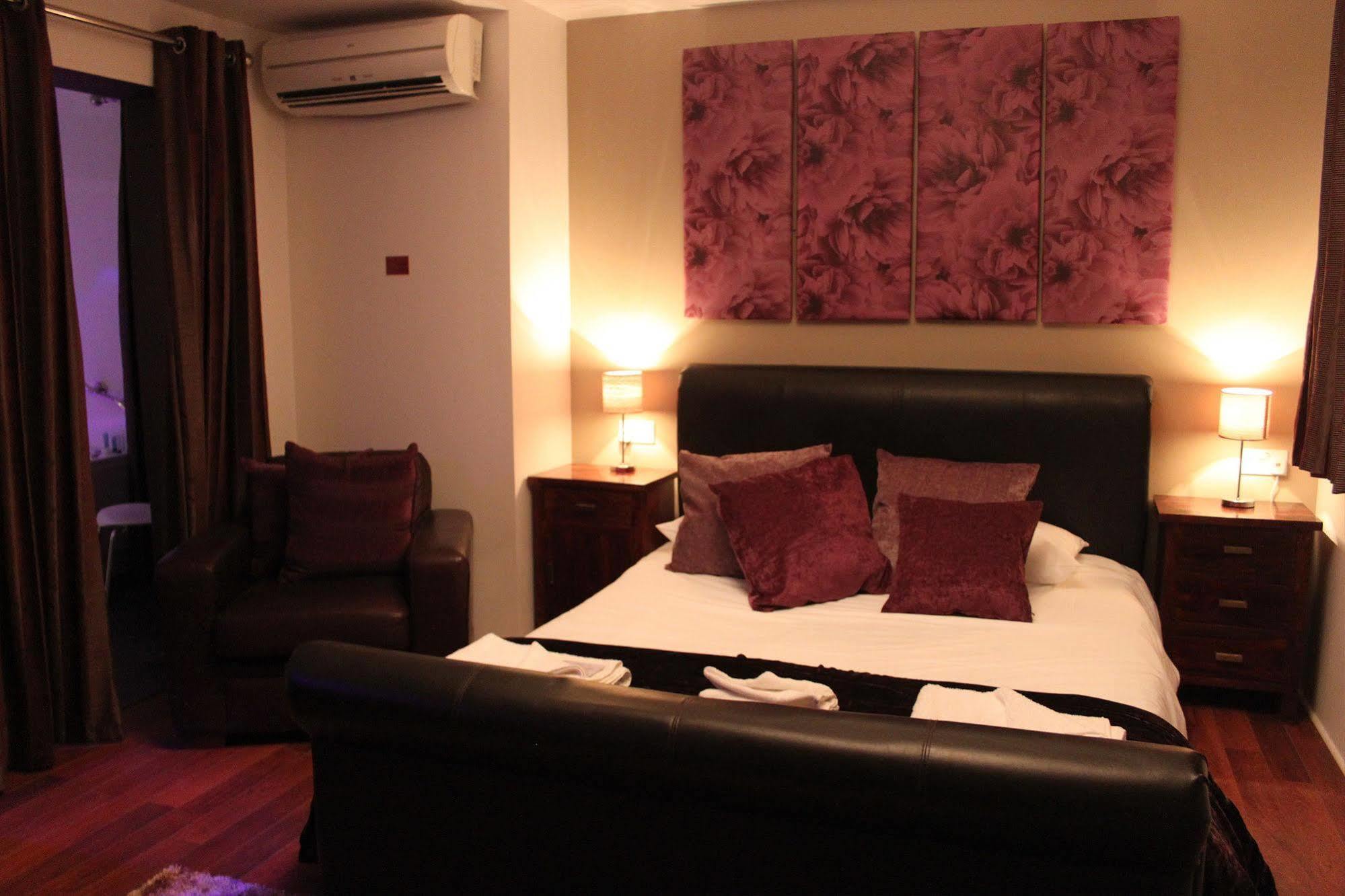 ลีไซด์ โฮเทล Hotel ลูตัน ภายนอก รูปภาพ